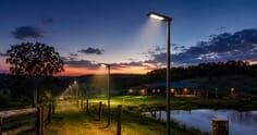 Como levar iluminação para áreas da fazenda onde a energia não chega?