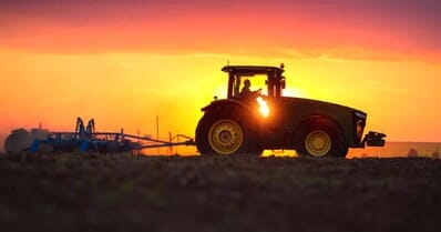 Tipos de tratores agrícolas: confira os principais