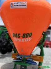 A adubadeira e semeadeira Cremasco Modelo DAC 600 – Speedy
