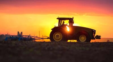 Tipos de tratores agrícolas: confira os principais