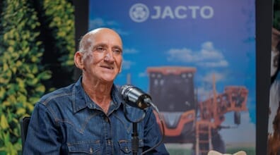 Trator reformado, fé e humildade: a história de Seu Clarismundo emociona o agro no MF Cast