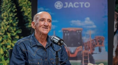 Trator reformado, fé e humildade: a história de Seu Clarismundo emociona o agro no MF Cast