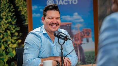 Léo Gomes: da perda progressiva da visão à música como propósito de vida