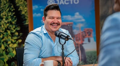Léo Gomes: da perda progressiva da visão à música como propósito de vida