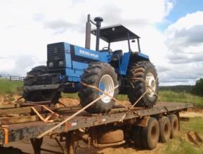 Trator Ford 8830 4x4 ano 01