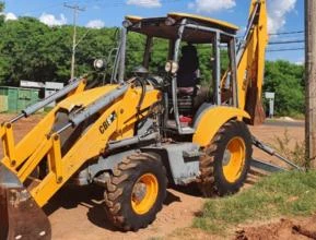 Retroescavadeira Moviter CB883 4x4 2011