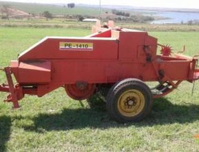 Enfardadeira Menegaz PE 1410