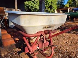 Adubadeira JACTO Lancer 600kg em Sertãozinho, SP