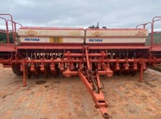 Semeadeira de Trigo Kuhn 29 Linhas 17cm