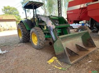 Trator John Deere 6100E 2017 - 3.400 Horas