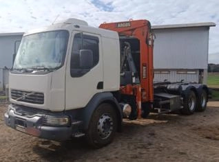 Caminhão Volvo VM 310 2008 (6x4) em Ponta Grossa
