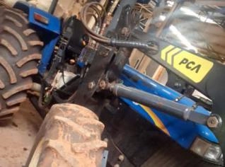 Trator New Holland 7630 2023