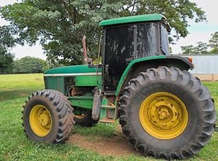 Trator John Deere 7500 - 2001 - Chapadão do Sul