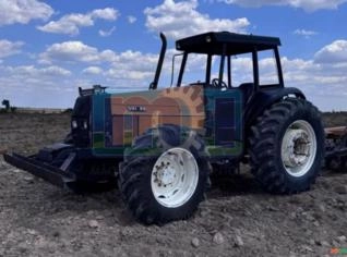 Trator Valtra BH 180 - Potente e Eficiente