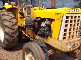 Trator CBT 1105 4x2 Ano 1980 com Comando Hidráulico