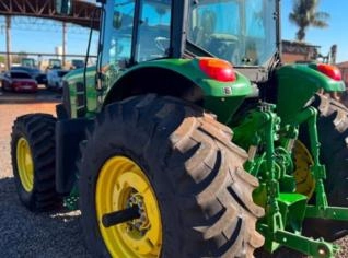 Trator John Deere 6150J 2018 com 6164hrs