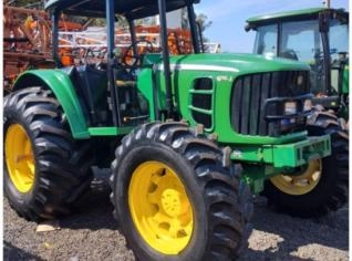 Trator John Deere 6110J 2012