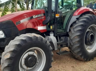 Trator Agrícola Case 80 com 4 Pneus Novos e Redutor