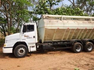 Caminhão Silo Graneleiro Mercedes 1622 - 2001