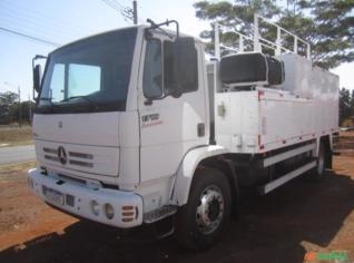 Caminhão MB 1718 Gascom 5.000L - 2010