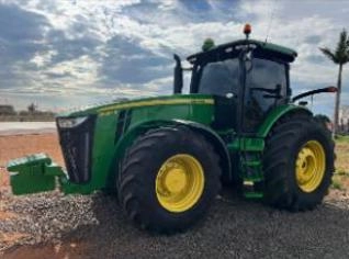 Trator John Deere 8260R - 260cv - 2014