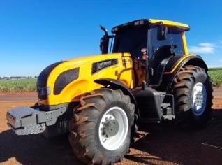 Valtra BH210i 2016/2017 em Viradouro - R$300.000
