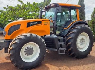 Valtra BH210i 2017 - Trator em Viradouro, SP