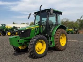 Trator John Deere 5080E - 8200 horas