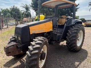 Trator Valtra 800 em Ribeirão Preto