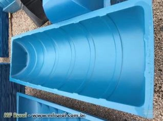 Cocho Plástico para Gado 2,08m - Resistente e Prático