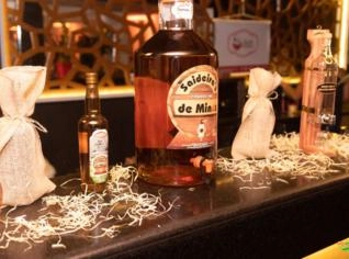 Cachaça Artesanal Mineira - Qualidade e Tradição