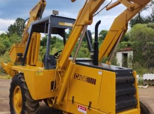 Retroescavadeira Case 580H à venda