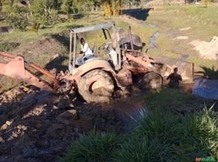 Retroescavadeira 4x4 em Rio Preto - Fiatallis 2000