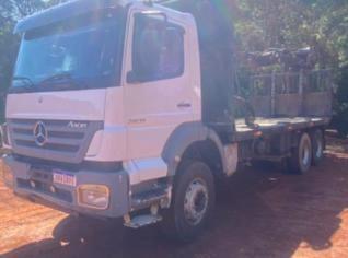 Caminhão Munck Mercedes Axor 2831 2009