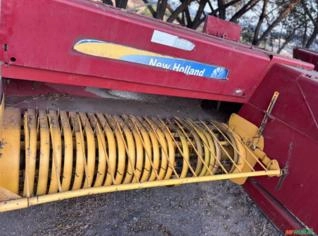 Enfardadeira New Holland - Modelo 570