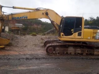 Escavadeira Hidráulica Komatsu PC240LC-8 - 2017
