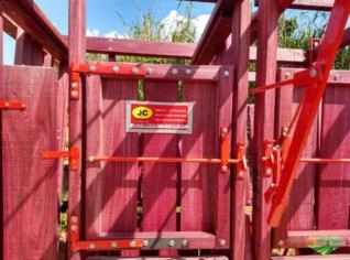 Brete Bovino Compacto para Contenção e Castração
