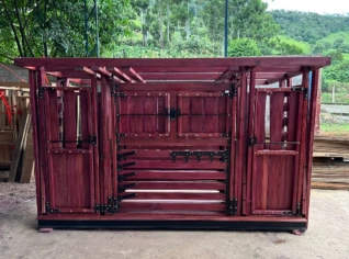 Brete de Contenção Bovino com Sistema de Segurança