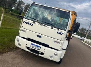Caminhão Ford C 1317e Munck luna 17505