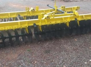 Grade niveladora 42 discos - Implemento agrícola