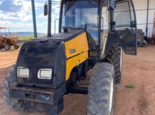 Trator Valtra BM-110 4x4 - Ar Condicionado e Novos Pneus