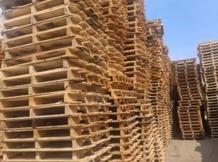 Palete de Madeira Semi-novo - 110x110x10cm