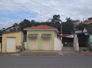 Imóvel com 2 Casas e Ponto Comercial em Salesópolis