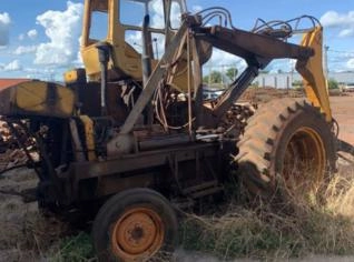 Trator CBT 1105 4x2 - Ano 80, Carregadeira de Cana