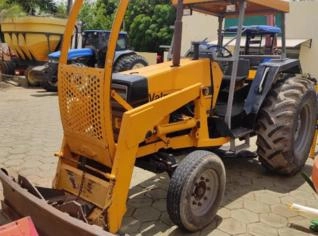 Trator Valmet 880 - Ano 1990 em Bom Estado
