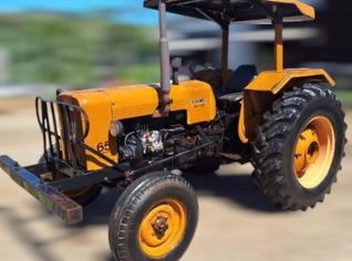 Trator Valmet 65 - Ano 1978 em Campos Novos