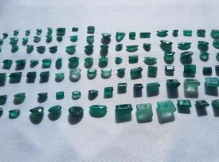 Lote com 300 ct de Esmeraldas Lapidadas