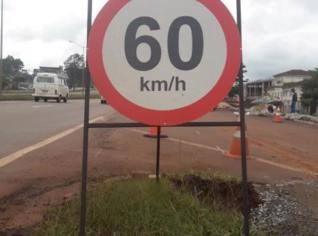 Placas de Trânsito Seguras e Duráveis