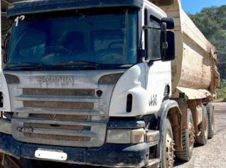 Caminhão Scania P 420 B8X4 em Nobres - 2010