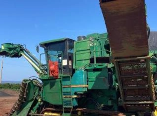 Colheitadeira de Cana John Deere 3520 - Cravinhos, SP